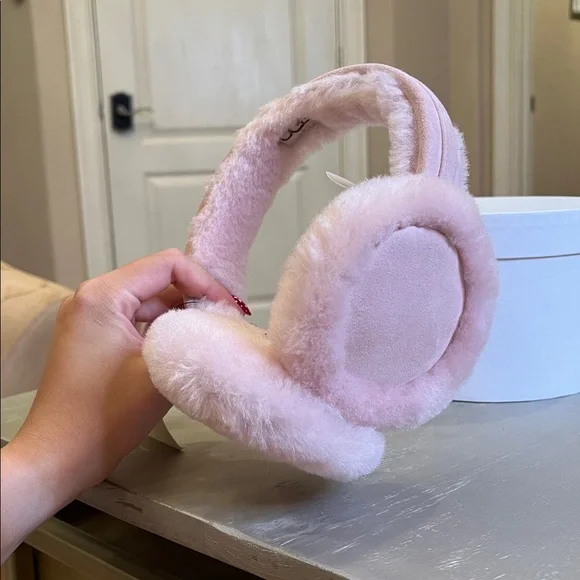 NWT Uggs Baby Pink Earmuffs 🩷 🎁 - Picture 2 of 2